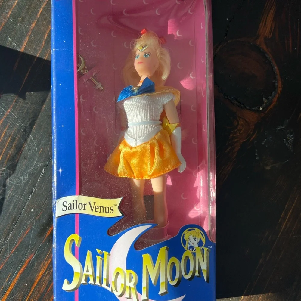 Sailor Moon Wand , locket, jewel box and Doll Collection - Picture 8 of 8